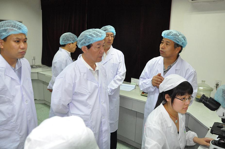 河北省科學技術(shù)廳黨組副書記、副廳長連小勇來藥都制藥集團調(diào)研