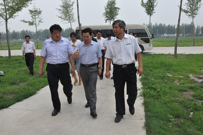 河北省委常委、副省長聶辰席來藥都集團(tuán)視察指導(dǎo)工作